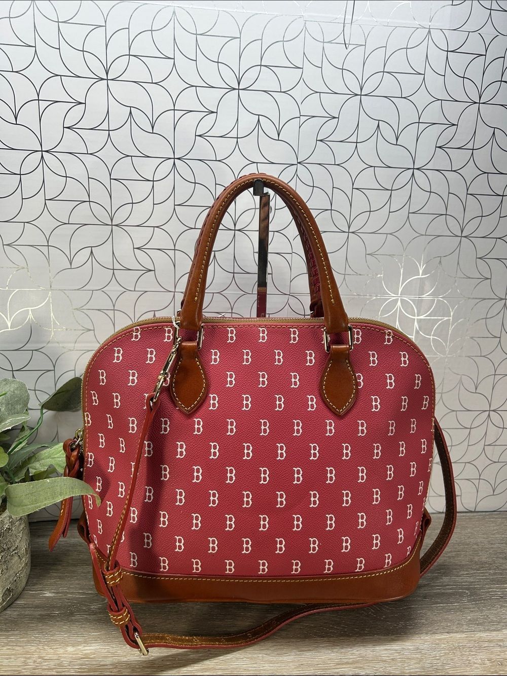 7144 Dooney & Bourke Boston Red Sox dome satchel 268887144 - Picture 2 of 14